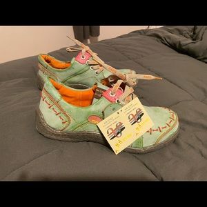 TMA Eyes Shoes Hand Stitching German Leather Women’s Sneaker size 9 new with tag
